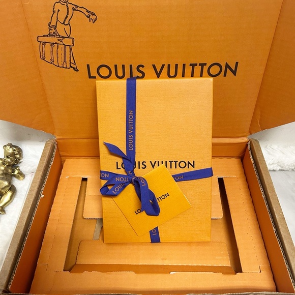 Authentic NIB Louis Vuitton Pink Carn-Jane MM Journal / Notebook - Picture 2 of 13